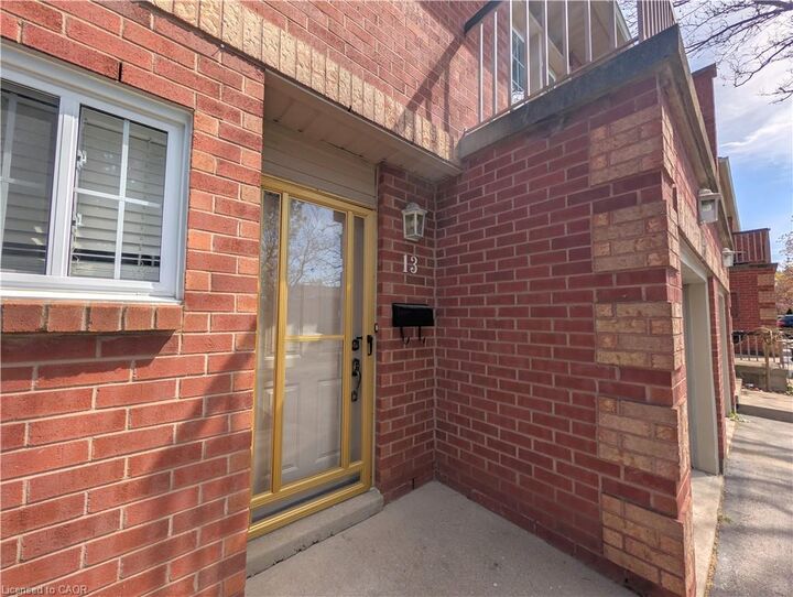 Property Photo:  34 Dynasty Avenue 13  ON L8G 5C7 