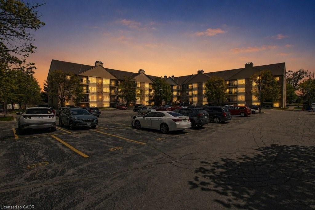 Property Photo:  15 Hofstetter Avenue 313  ON N2A 3Z7 