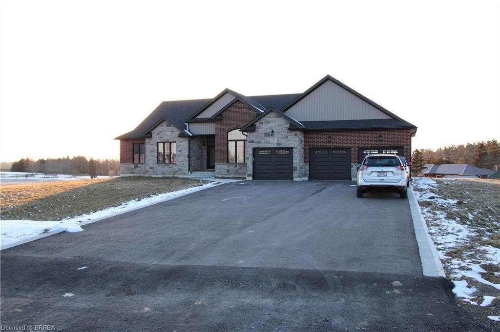 Property Photo:  25 Bowen Place Upper  ON N0E 1L0 