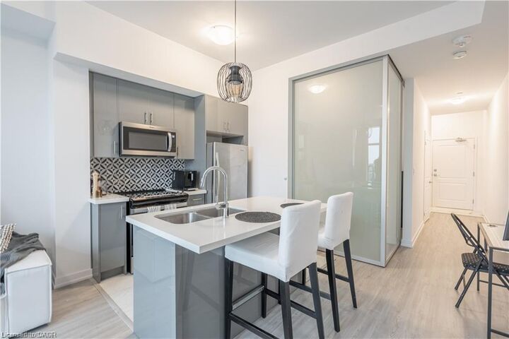 Property Photo:  450 Dundas Street E 419  ON L8B 1Z2 