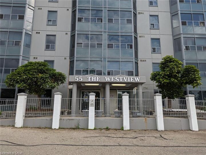 Property Photo:  55 Green Valley Drive 1810  ON N2P 1Z6 