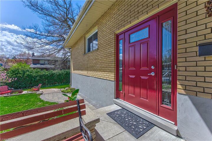Property Photo:  119 Trafalgar Avenue  ON N2A 1Z5 