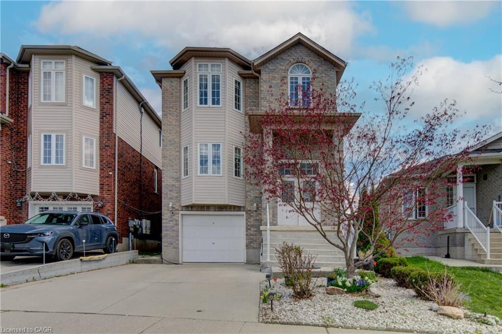 Property Photo:  32 Lena Crescent  ON N1R 8P4 