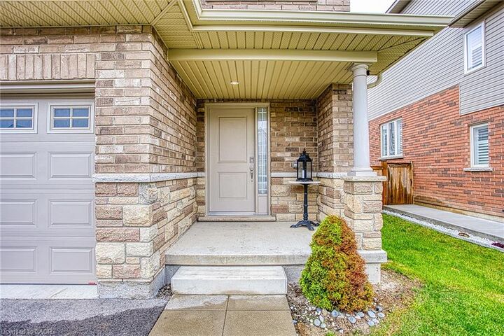 Property Photo:  90 Cittadella Boulevard  ON L0R 1P0 