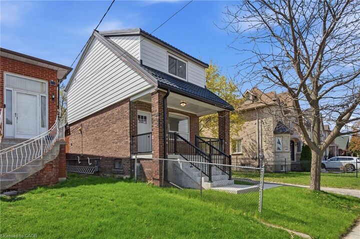 Property Photo:  1049 Glencairn Avenue Main Floor  ON M6B 2B1 