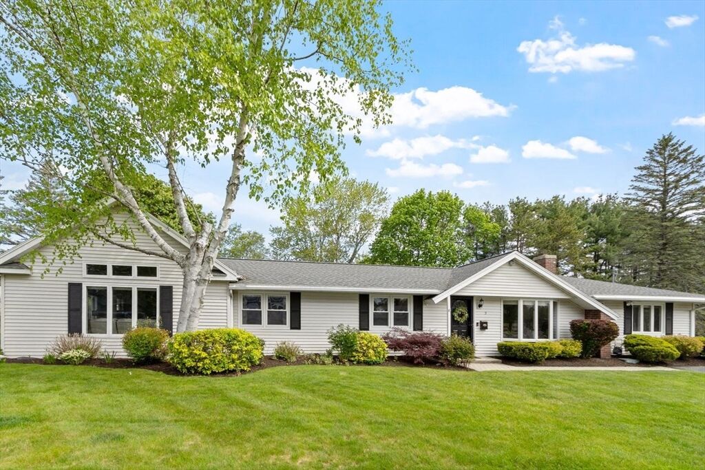 Property Photo:  3 Maryvale Ln  MA 01960 