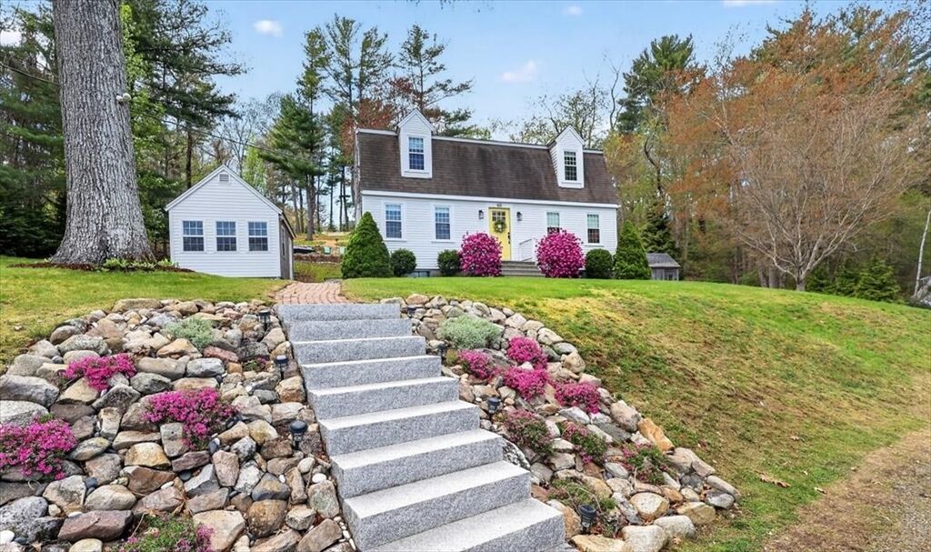 Property Photo:  60 Oakleaf Dr  MA 02050 