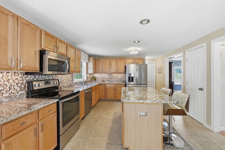 Property Photo:  10 Horseshoe Lane  MA 01510 