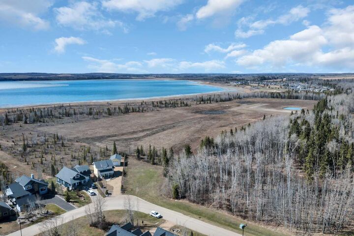 Property Photo:  420 Summer Crescent  AB T0C 2J0 