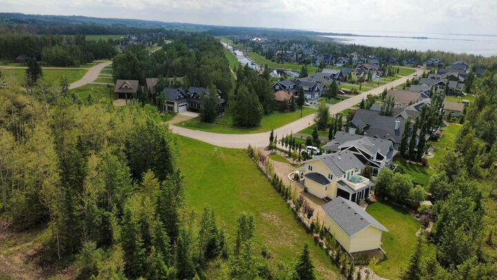 Property Photo: 420 Summer Crescent AB T0C 2J0