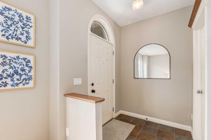 Property Photo:  3117 Don Ethell Boulevard SW  AB T3E 7A9 