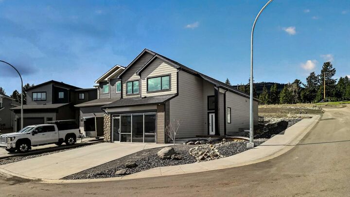 Property Photo:  8619 25 Avenue  AB T0K 0M0 