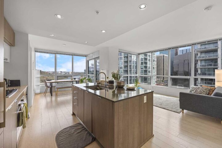 Property Photo:  128 2 Street SW 1408  AB T2P 0S7 