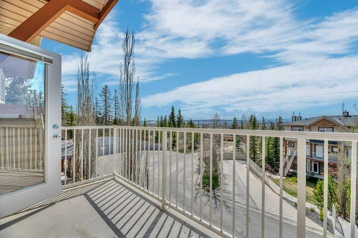 Property Photo:  172 Rockyledge View NW 8  AB T3G 6B2 