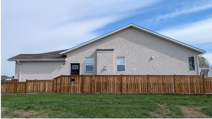 Property Photo:  7 Sundance Street W  AB T0L 0T0 