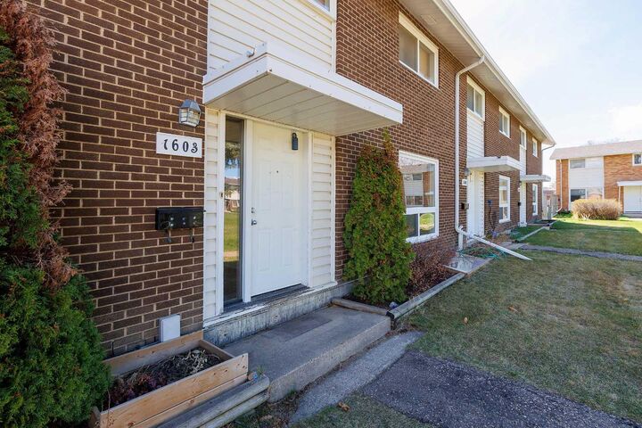 Property Photo: 3907 39 Street 1603 AB T4N 0M6