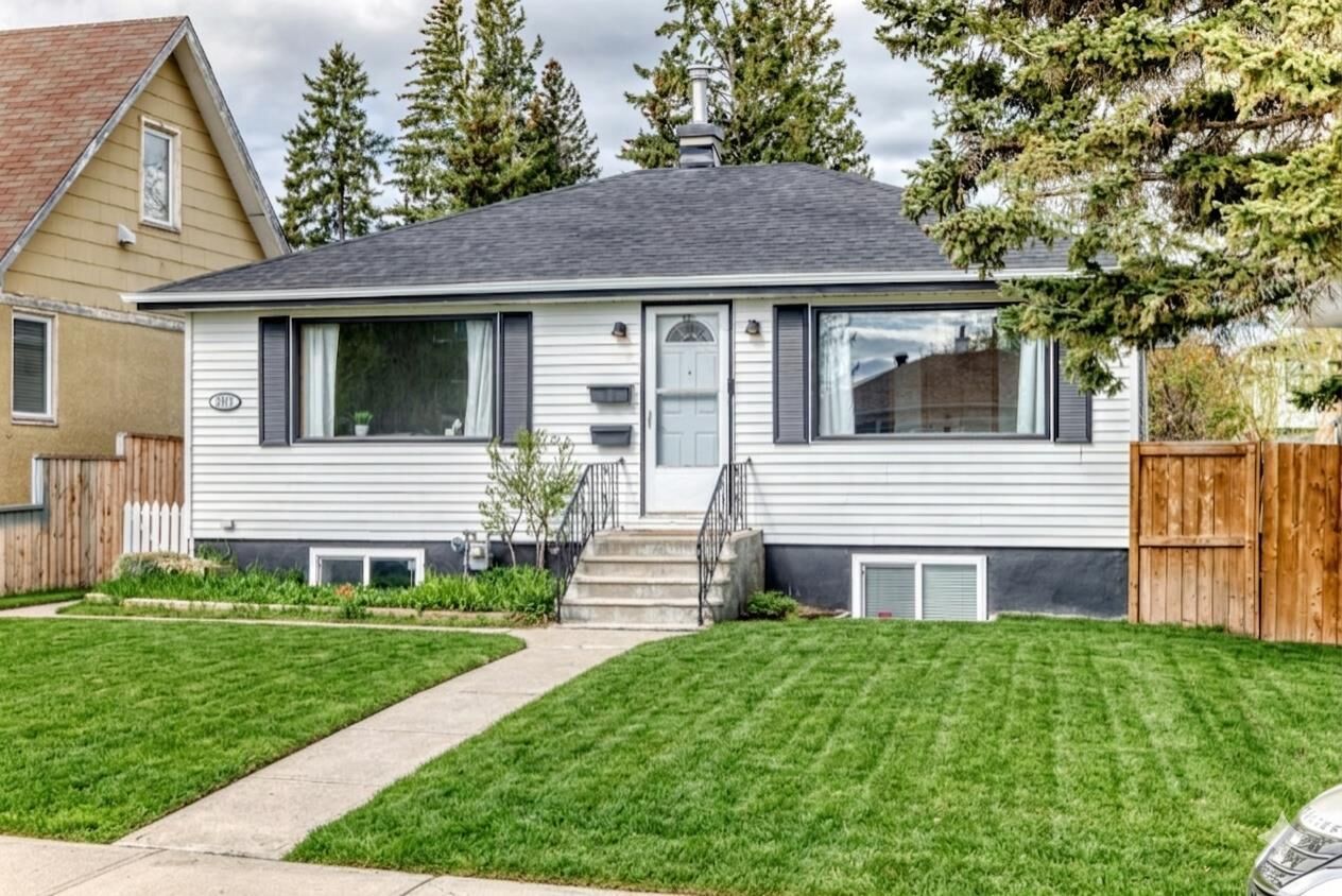 Property Photo:  3919 Centre B Street NW  AB T2K 0W3 