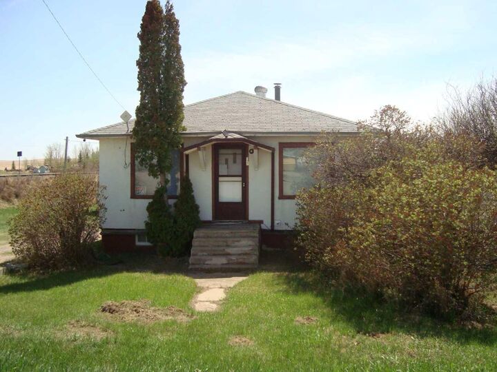Property Photo:  197 First Street  AB T0M 2C0 