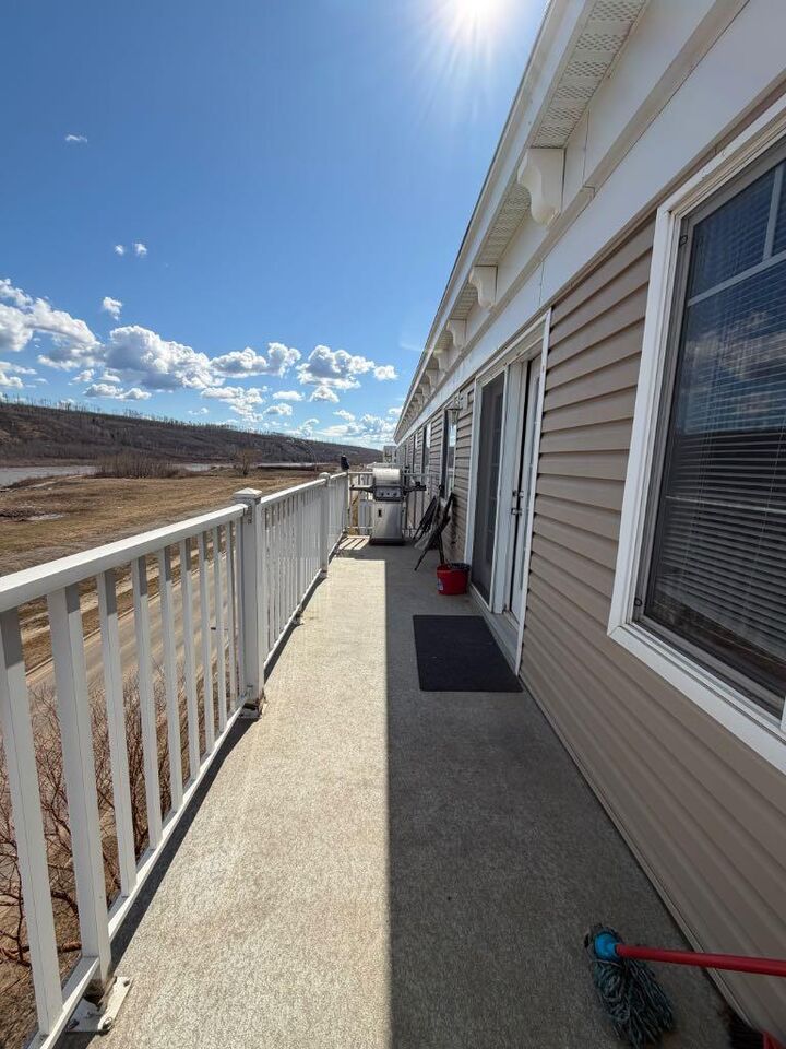 Property Photo: 10217 Queen Street 404 AB T9H 5S5
