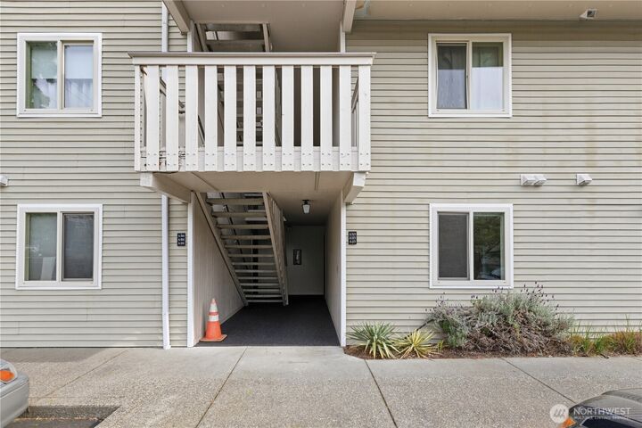 Property Photo:  18200  73rd Avenue NE A113  WA 98028 