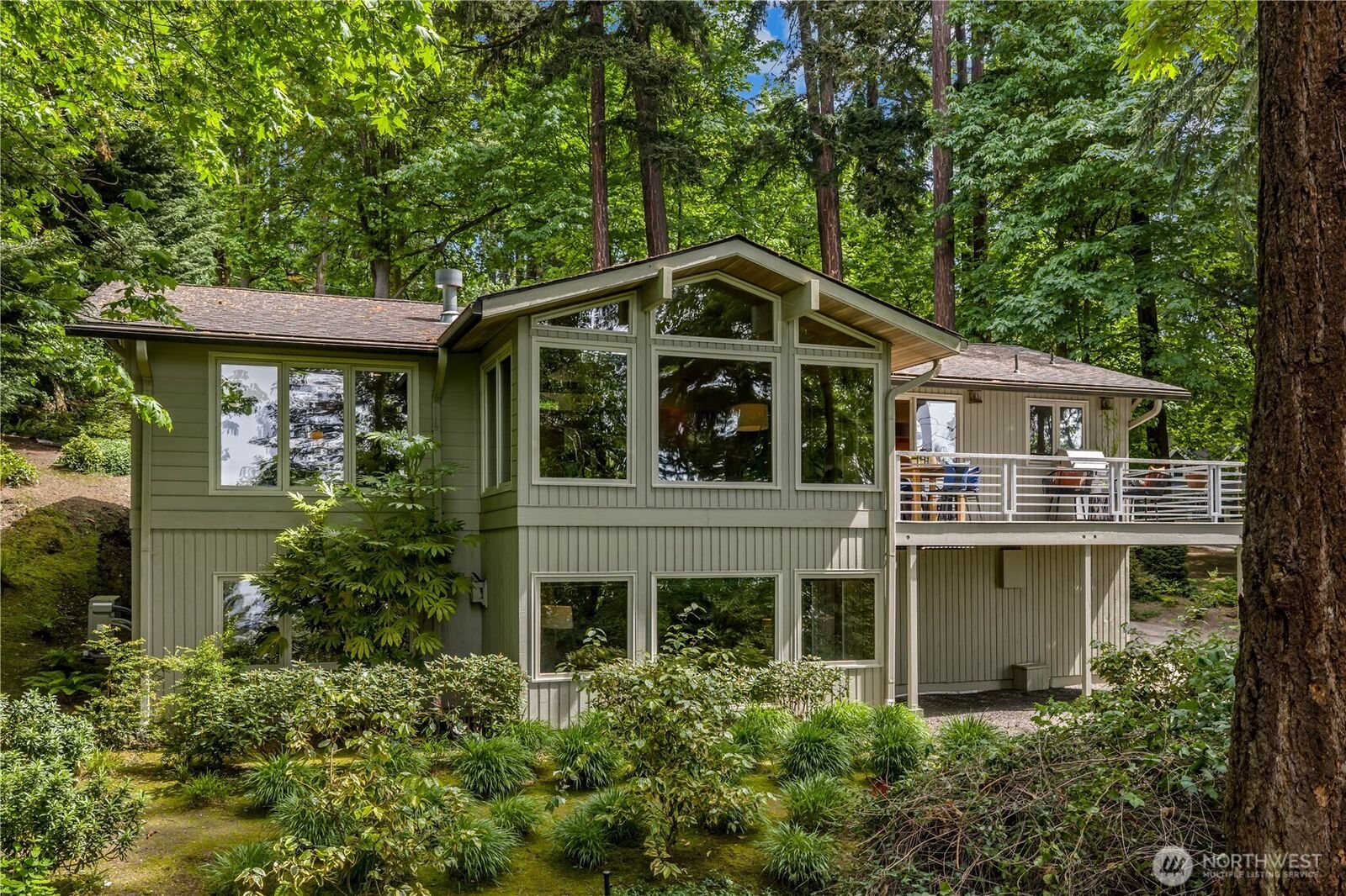 Property Photo:  3813 W Mercer Way  WA 98040 