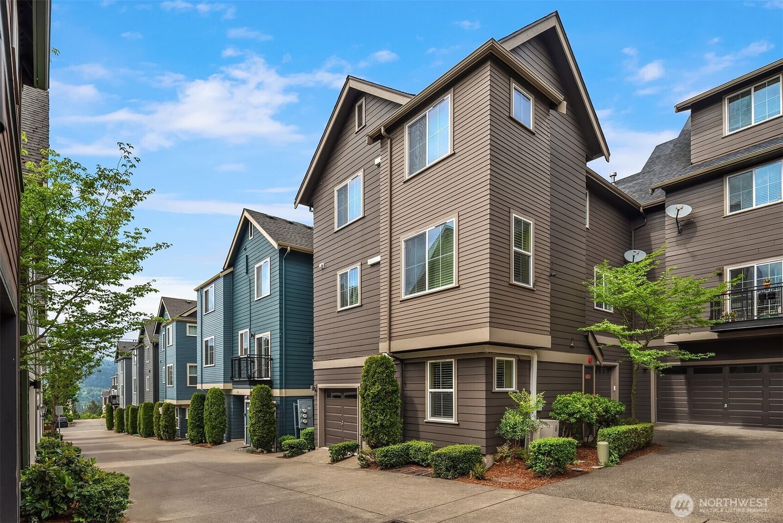 Property Photo:  364 NE Darby Lane  WA 98029 
