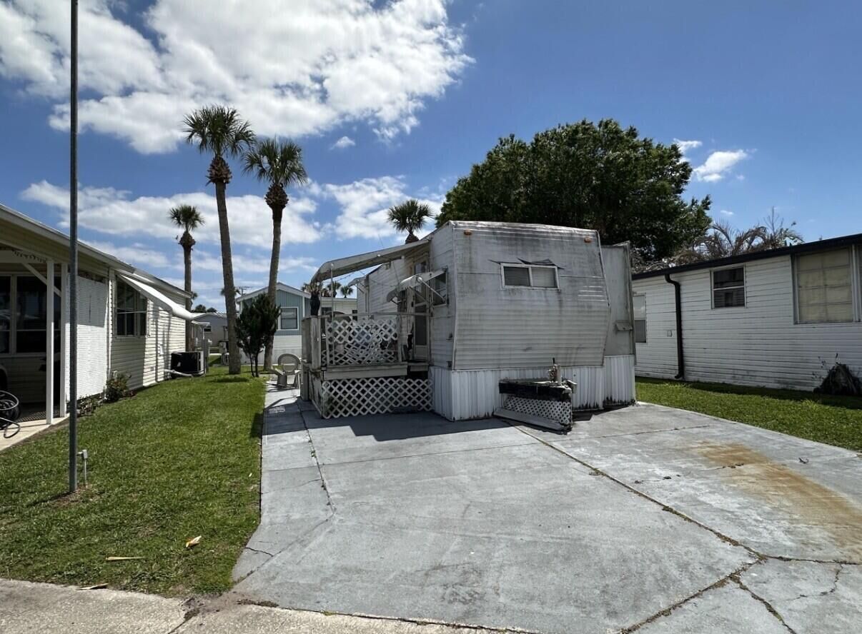 Property Photo:  6472 SE 55th Lane  FL 34974 