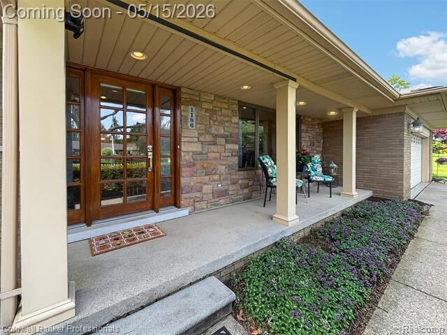 Property Photo: 1186 Peveril Road MI 48304