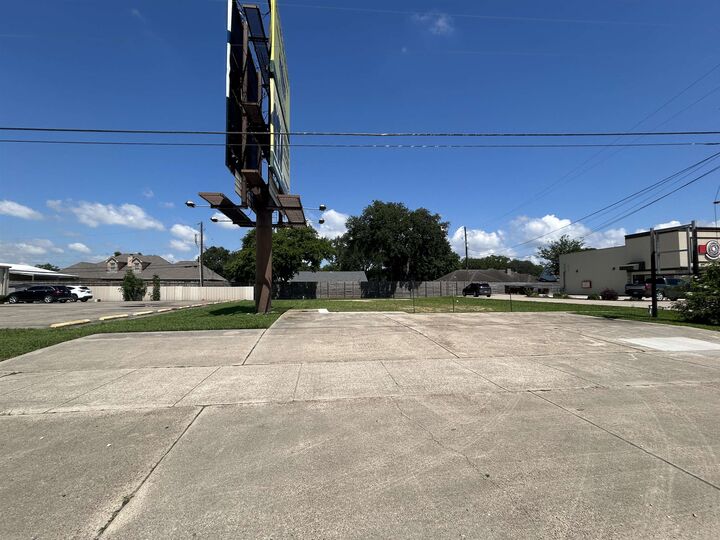Property Photo:  2402 Nall  TX 77651 