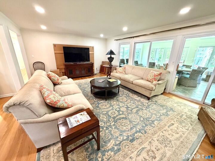 Property Photo:  511 Roxbury Road  CT 06902 