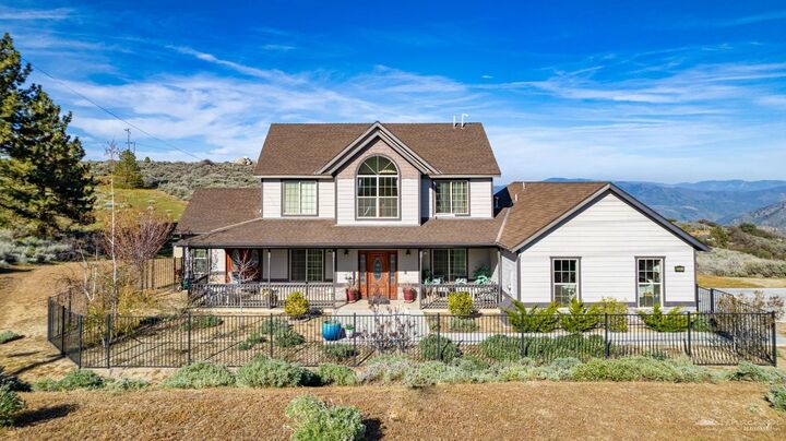 Property Photo:  26941 Stirrup Way  CA 93561 