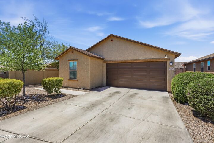 Property Photo: 6172 S Antrim Loop AZ 85706