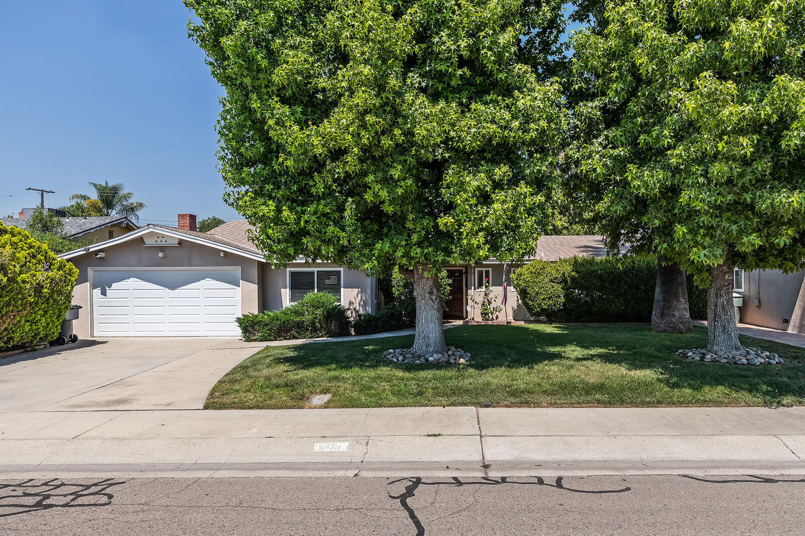 Property Photo:  919 S Whitney Street  CA 93277 