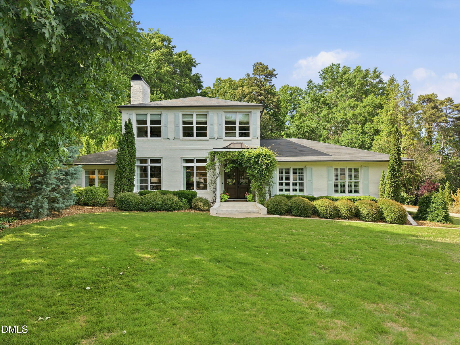 Property Photo:  