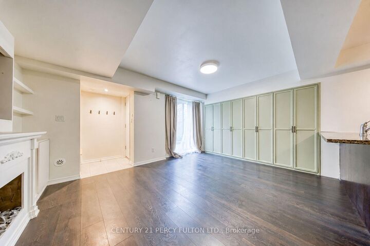 Property Photo:  3 Applewood Lane W 103  ON M9C 0C1 