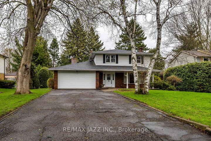 Property Photo: 233 Wellington Street ON L1N 5L7