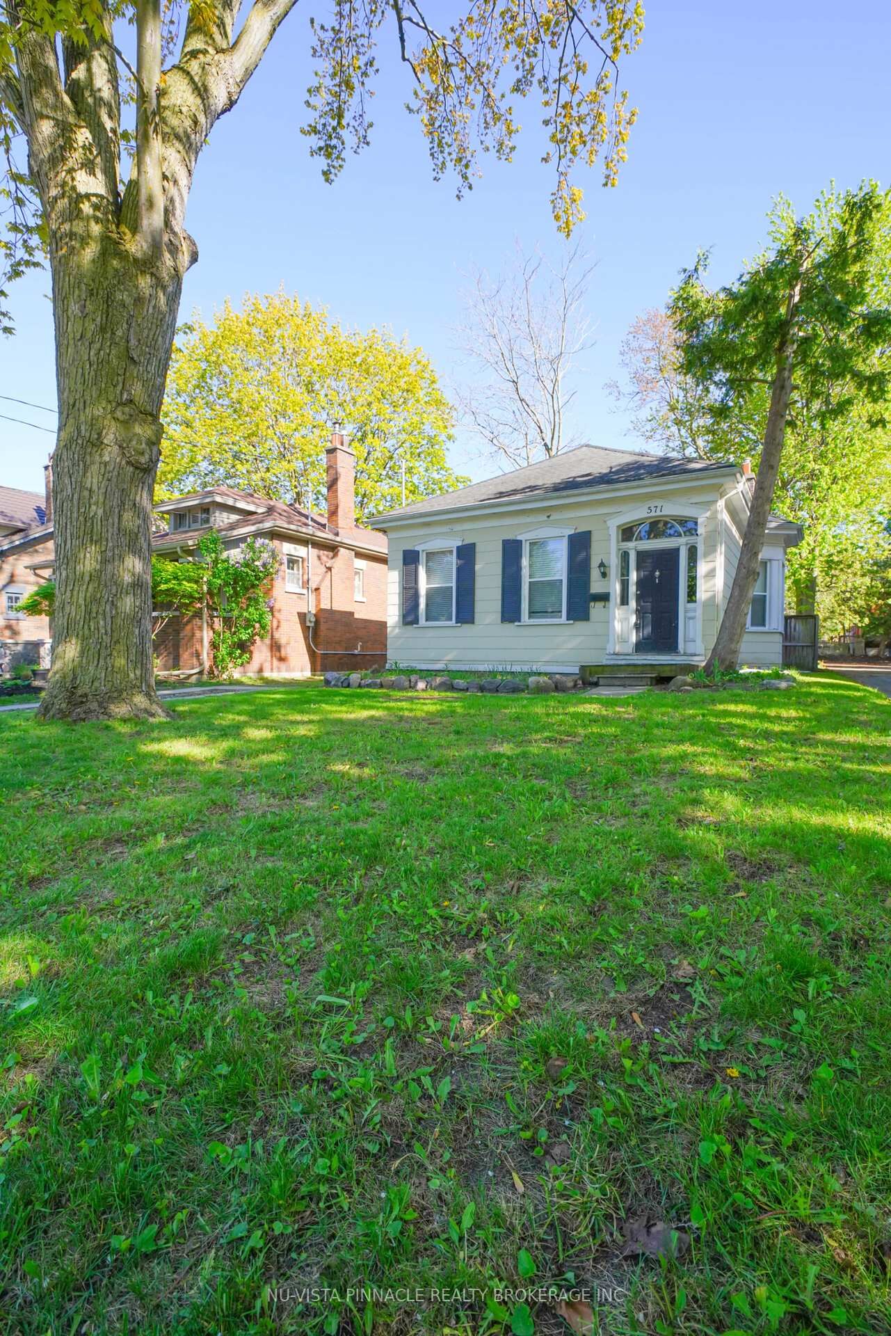 Property Photo: 571 Dufferin Avenue ON N6B 2A5