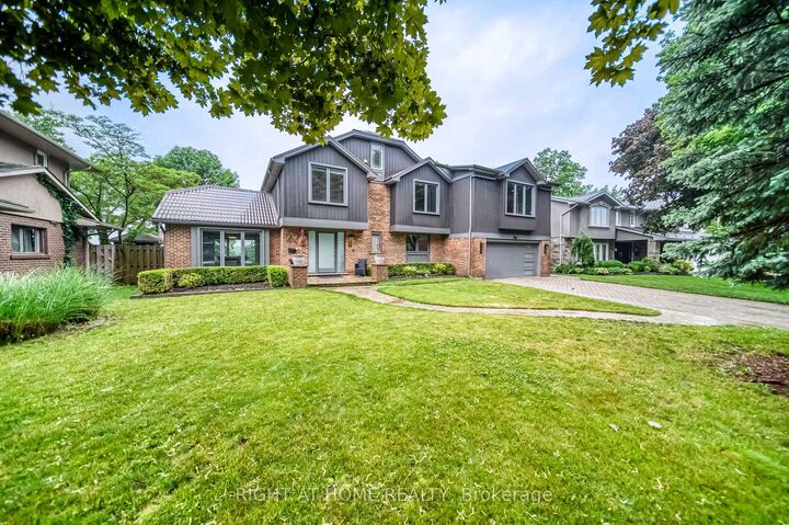Property Photo: 44 Royal Henley Boulevard ON L2N 4S1