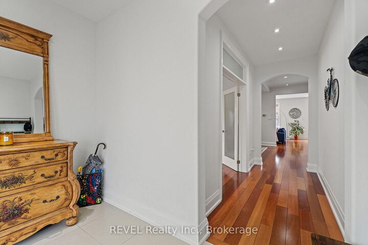 Property Photo: 401 Schreyer Crescent ON L9T 7T2