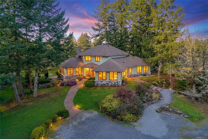 Property Photo:  240 Viaduct Ave W  BC V9E 2B6 