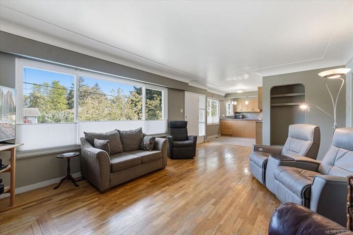 Property Photo:  1370 Graham Cres  BC V9S 2E3 
