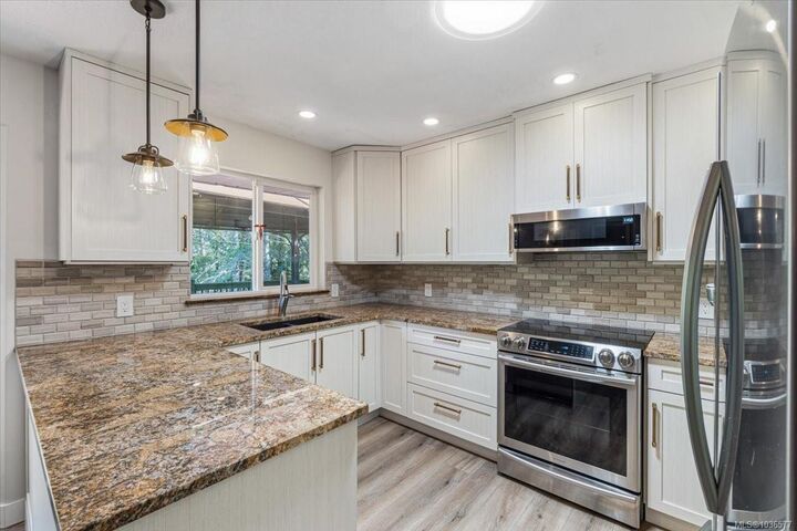 Property Photo: 2690 Lana Rd BC V9P 9B2