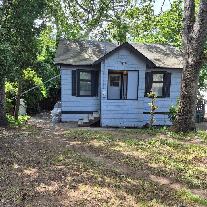 Property Photo:  67 Cadillac Ave  BC V8Z 1T5 