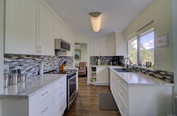 Property Photo:  414 Donner Dr  BC V0P 1G0 