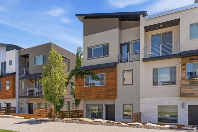 Property Photo:  506 W 2200 N  UT 84041 
