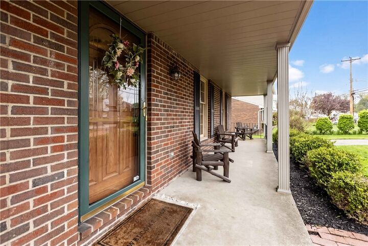 Property Photo:  2421 Rolling Farms Road  PA 15116 
