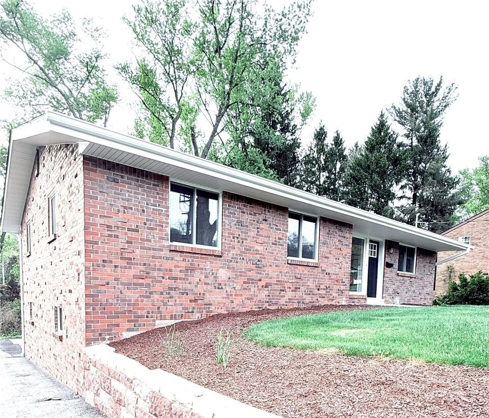 Property Photo:  3929 Cape Cod Dr  PA 15239 