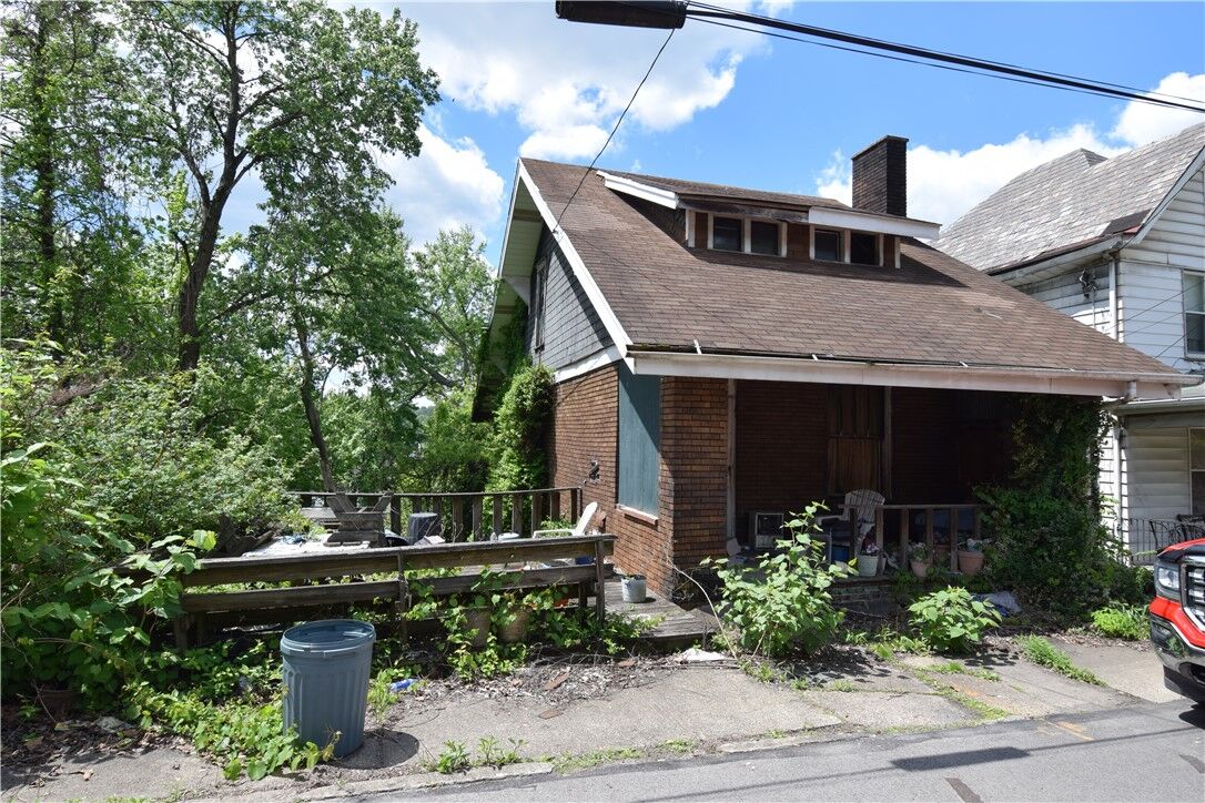 Property Photo:  514 5th Ave  PA 15042 
