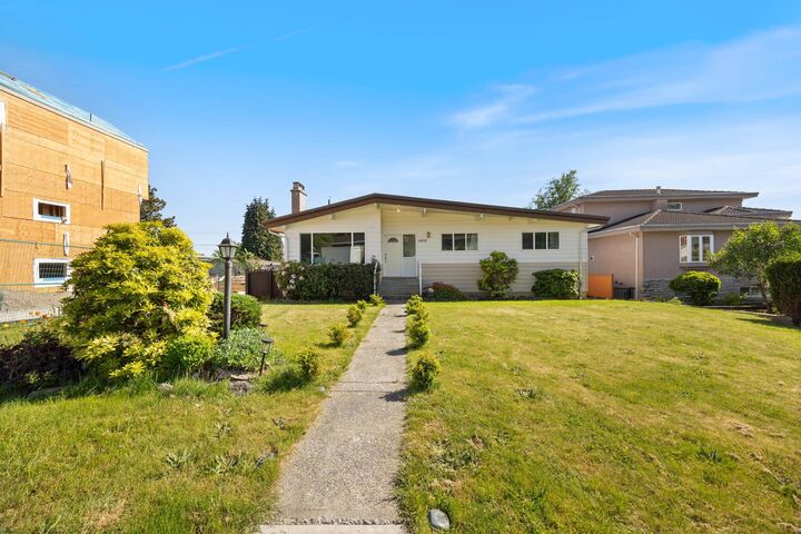 Property Photo: 6890 Hycrest Drive BC V5B 2X2