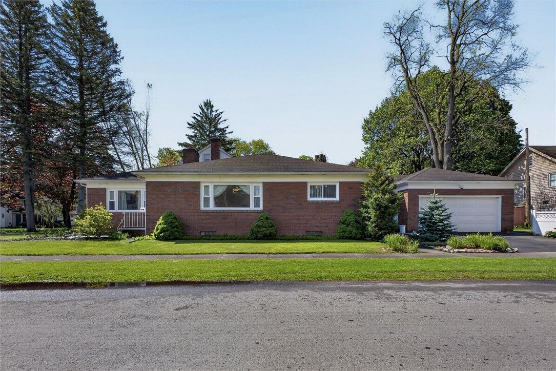 Property Photo:  126 Wildmere Road  NY 14617 